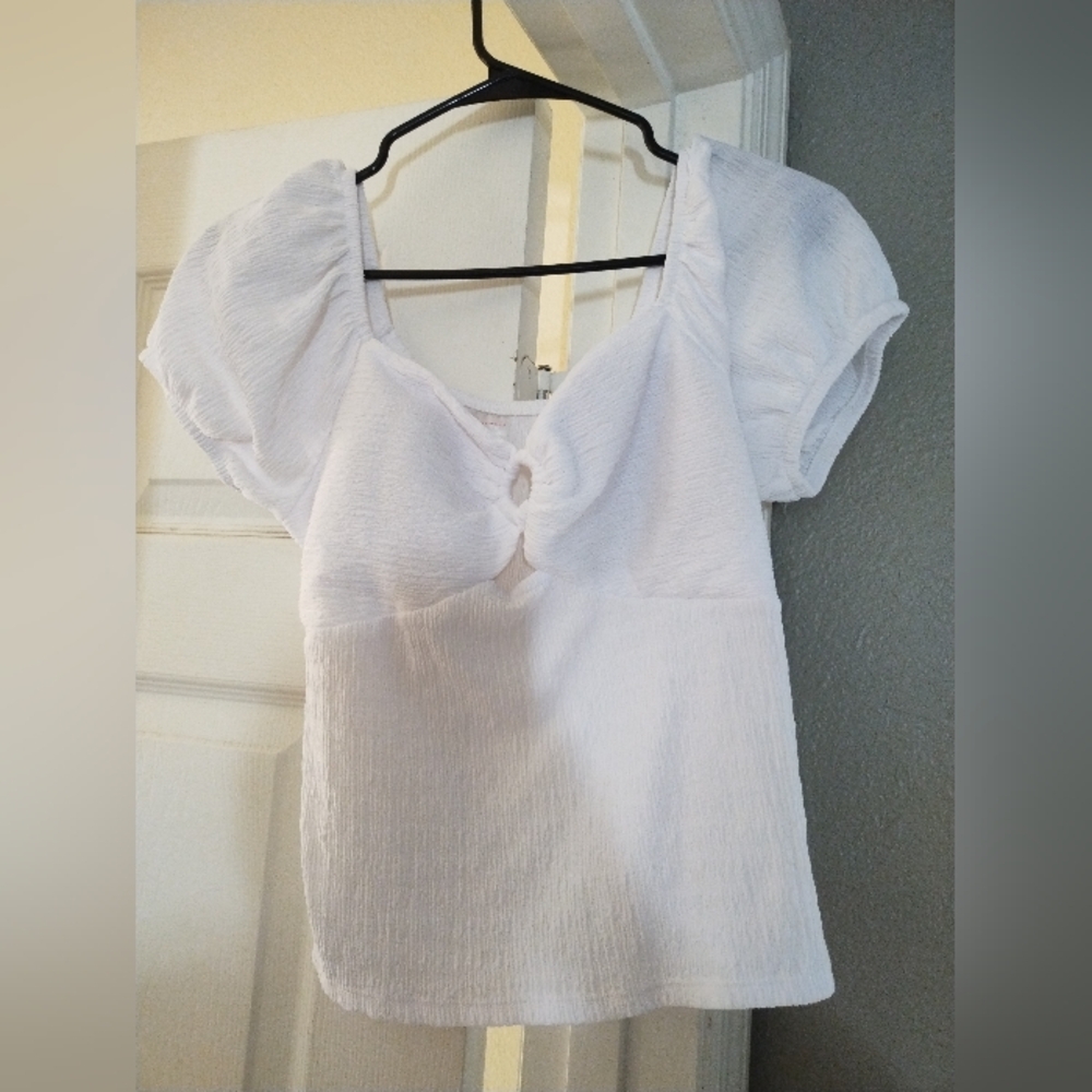 No Boundaries Textured White Puff Sleeve Top Size 11/13 Keyhole Front